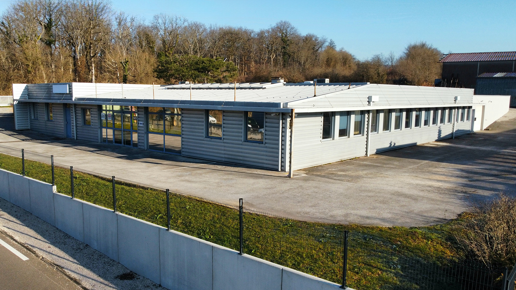 L'entreprise ATE-EB située à Thise, à proximité de Besançon met son expertise en matière de bureautique et des télécommunications au service de votre entreprise.