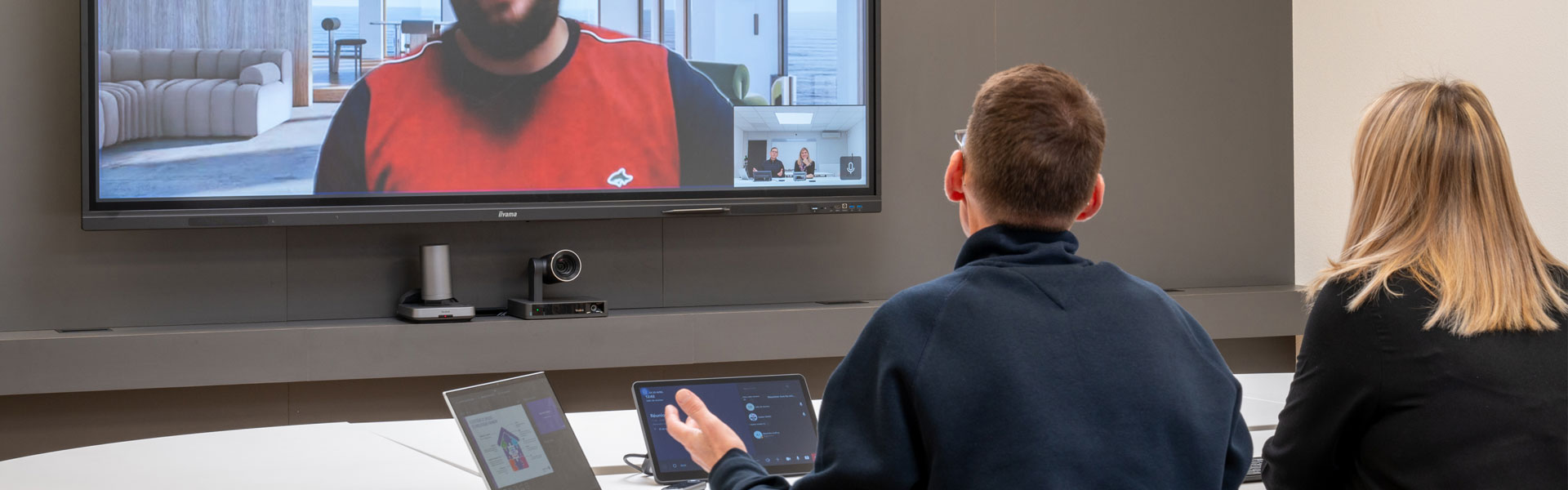 Chez ATE-Espace Bureautique, entreprise située à proximité de Besançon, nous mettons à votre disposition des technologies innovantes pour dynamiser vos échanges et moderniser vos espaces de travail.